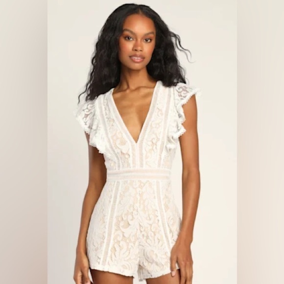 Lulus Pants - Lulu's White Strapless Lace Romper with V-Neck